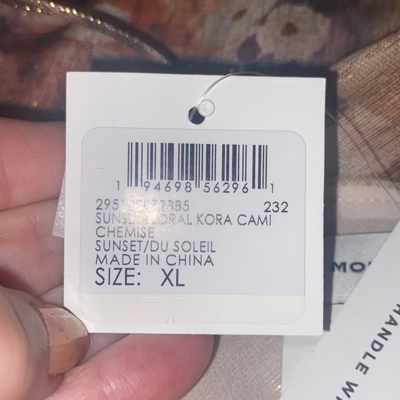 Club Monaco Sunset Floral Kora Cami Chemise Shimmer Size X-Large, NWT - Picture 8 of 9